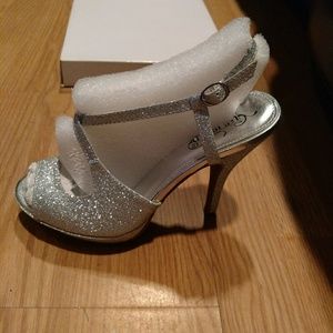 Never Worn Size 7 1/2